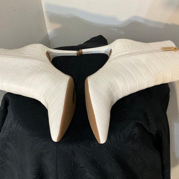 MICHAEL KORS NWOB cream vegan crocodile booties 3.5" heel gold zipper size 7.5 - Picture 2 of 6